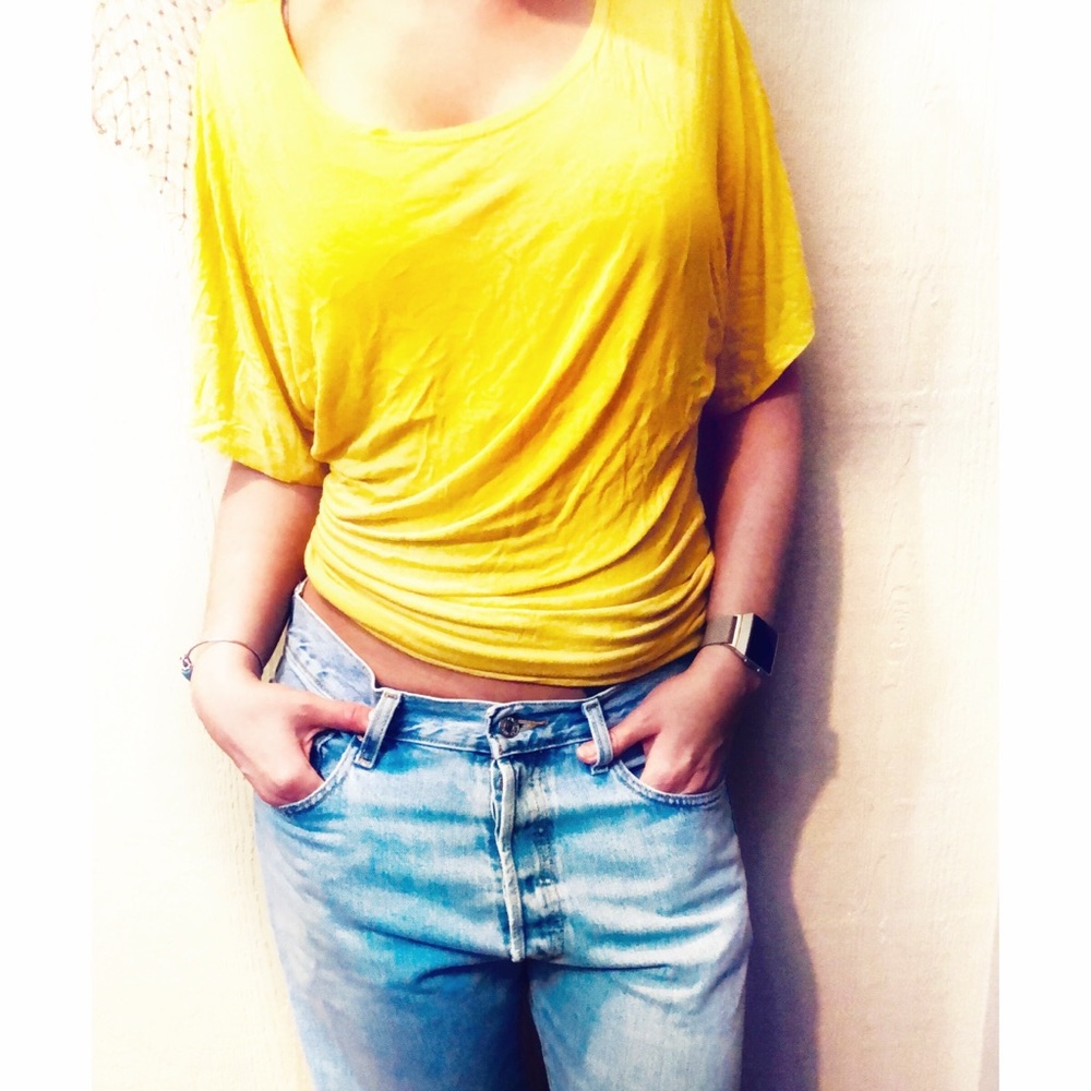 ✖️SOLD✖️ Yellow Flowy Bell Sleeves Fitted Blouse - Picture 5 of 6